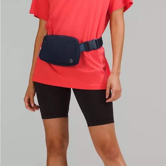 Lululemon Everywhere Belt Bag - Picture 13 of 13